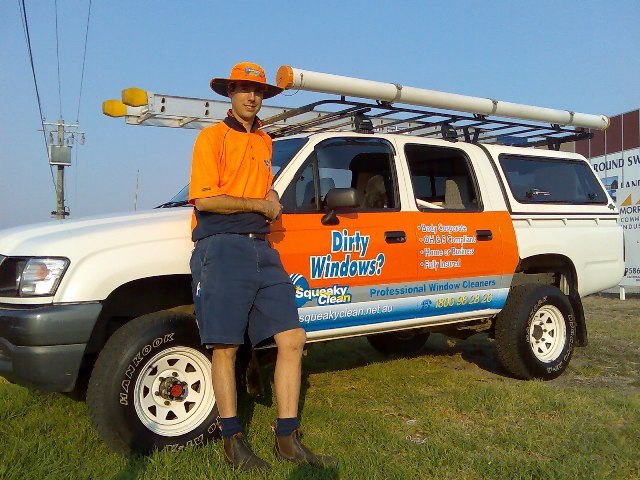 rob-windiw-cleaner-abtus Window Cleaner Melbourne